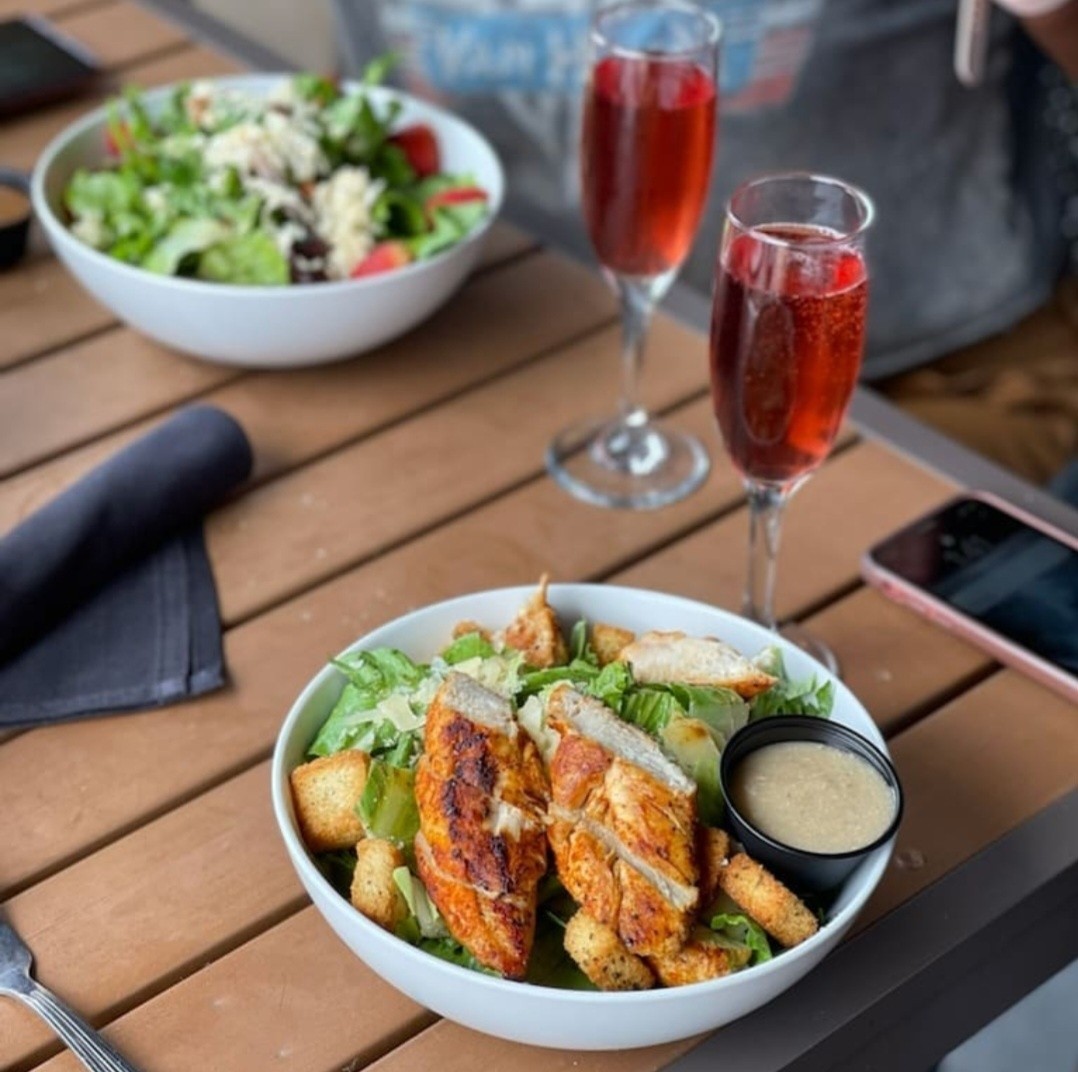 Lunch at the pub.
Burgers, fresh salads, pasta, sandwiches, fish & chips and more starting at just $11.
Grab a table and make lunch the best part of your workday.
Lunch served daily starting at 11AM.
#LasColinas #LasColinasLunch #IrvingTX #DFWEats #LunchInLasColinas