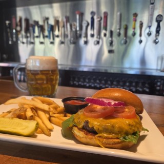 Sometimes you just need a cheeseburger and a beer.
Our classic cheeseburger is $13 and comes with fries: simple, delicious, and even better with a cold pint.
Pictured here with a Pilsner Urquell, because crispy Czech pilsner + cheeseburger is a pretty hard combo to beat.
Come grab a seat at the bar.
#LasColinas #IrvingTX #Cheeseburger #BurgerAndBeer #PilsnerUrquell